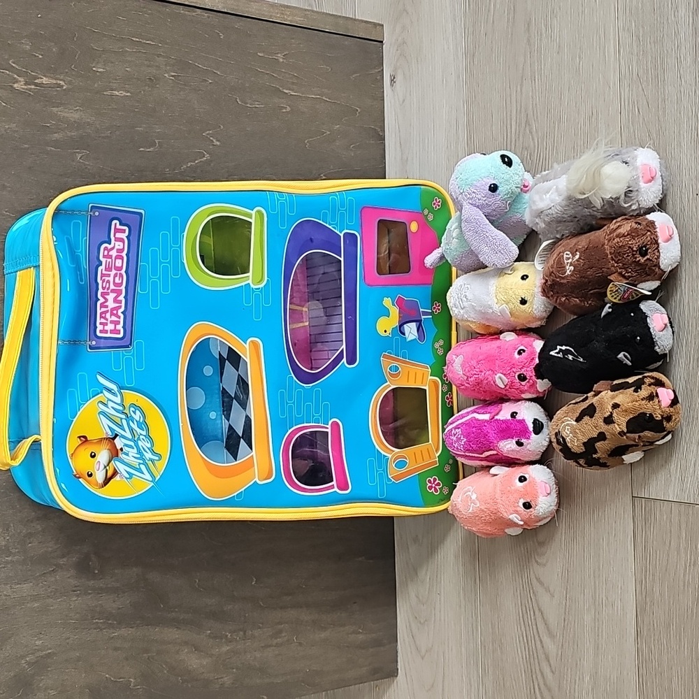 Zhu Zhu Pets Hamster Hangout Travel Carry Case & 8 Hamsters